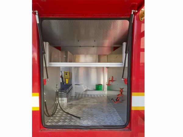 東風(fēng)銳騏雙排四驅(qū)器材消防車(chē)(4×4)